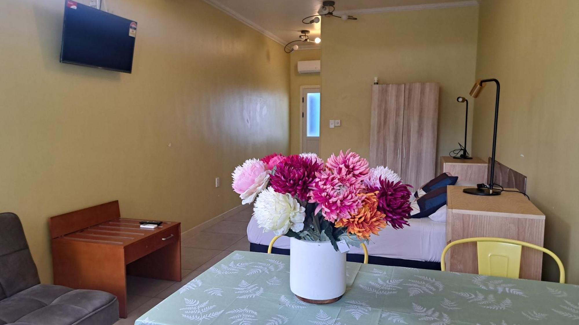 Alec'S Hotel Apia Bagian luar foto
