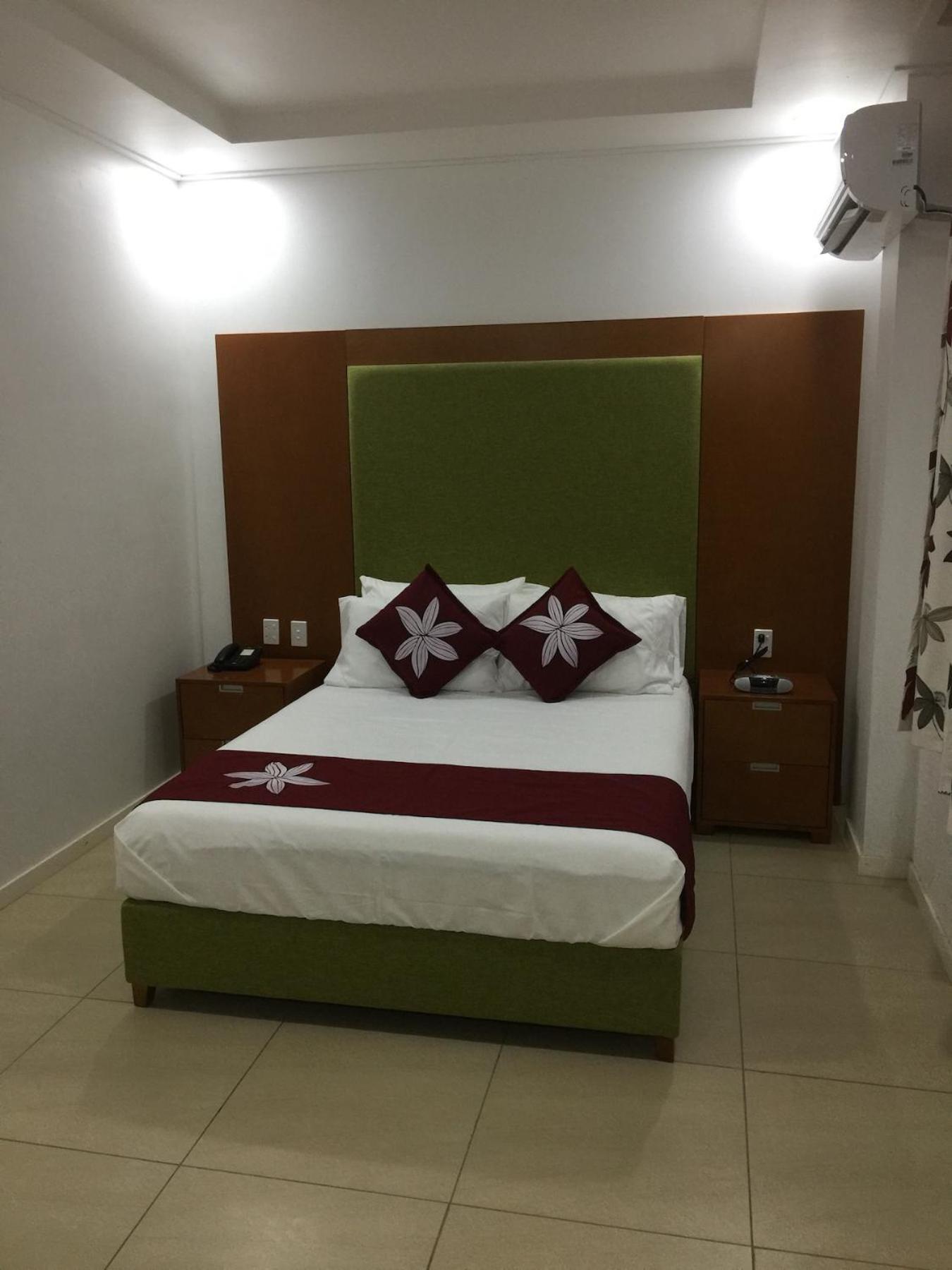 Alec'S Hotel Apia Bagian luar foto