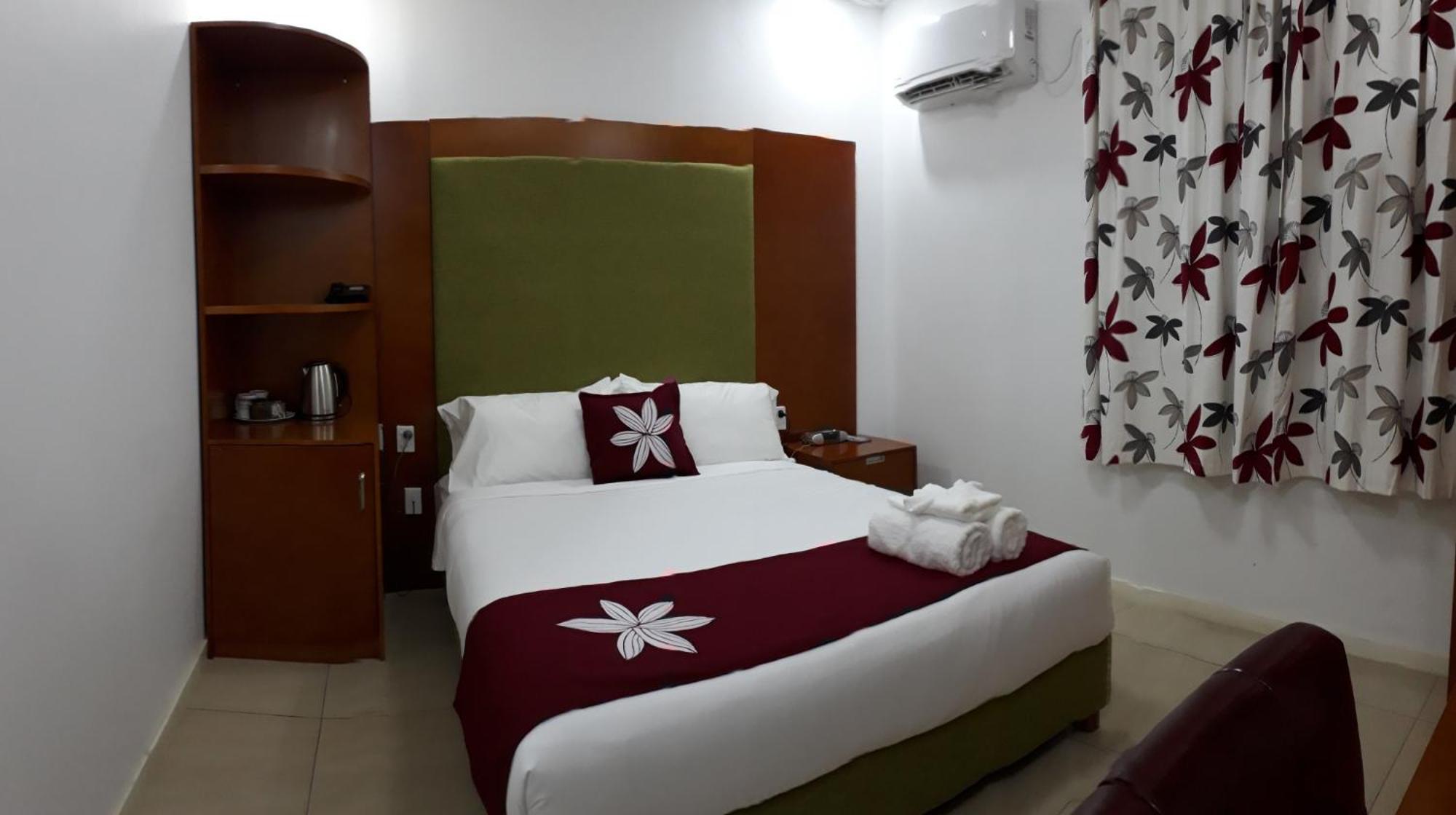 Alec'S Hotel Apia Bagian luar foto