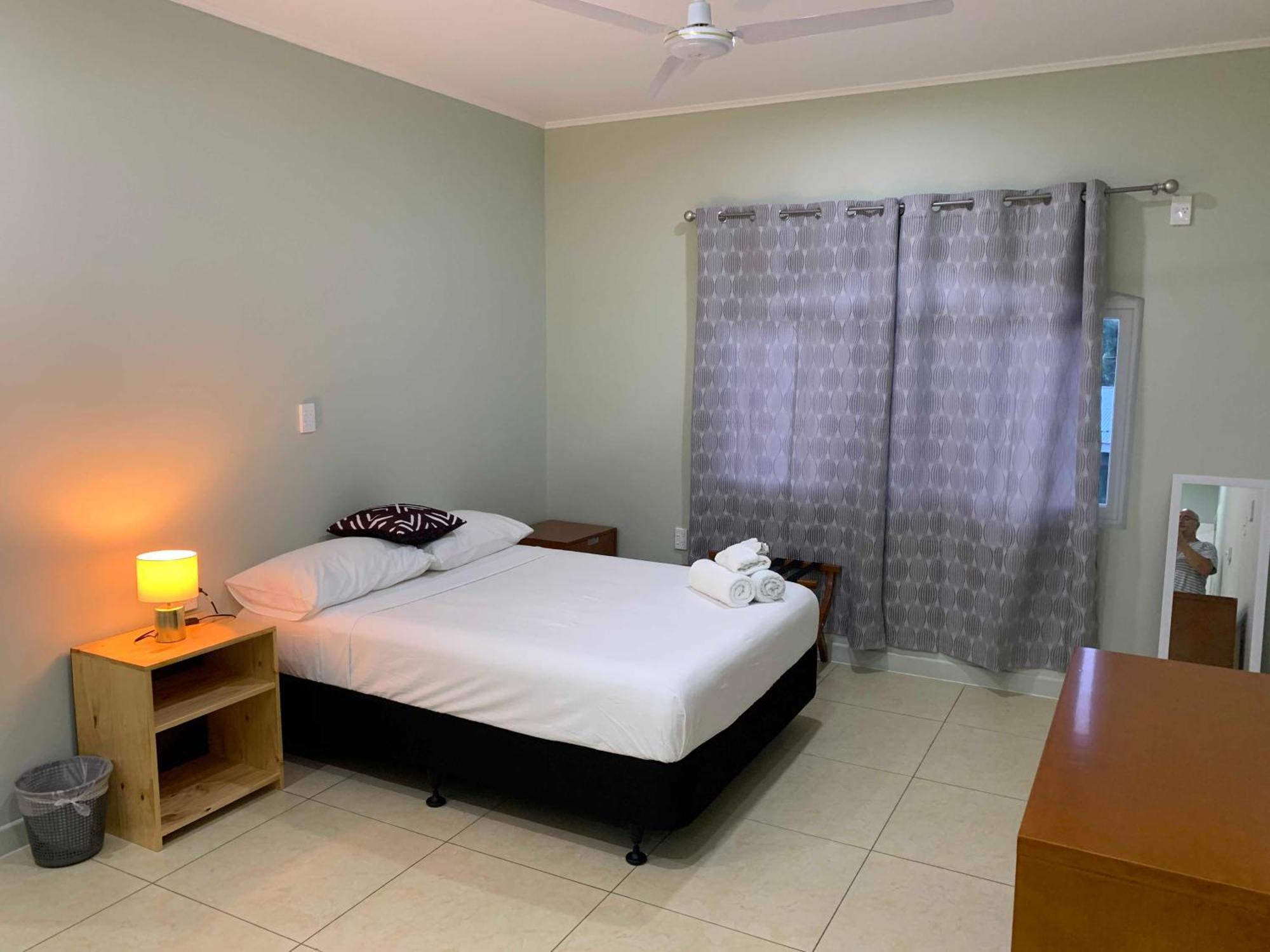 Alec'S Hotel Apia Bagian luar foto